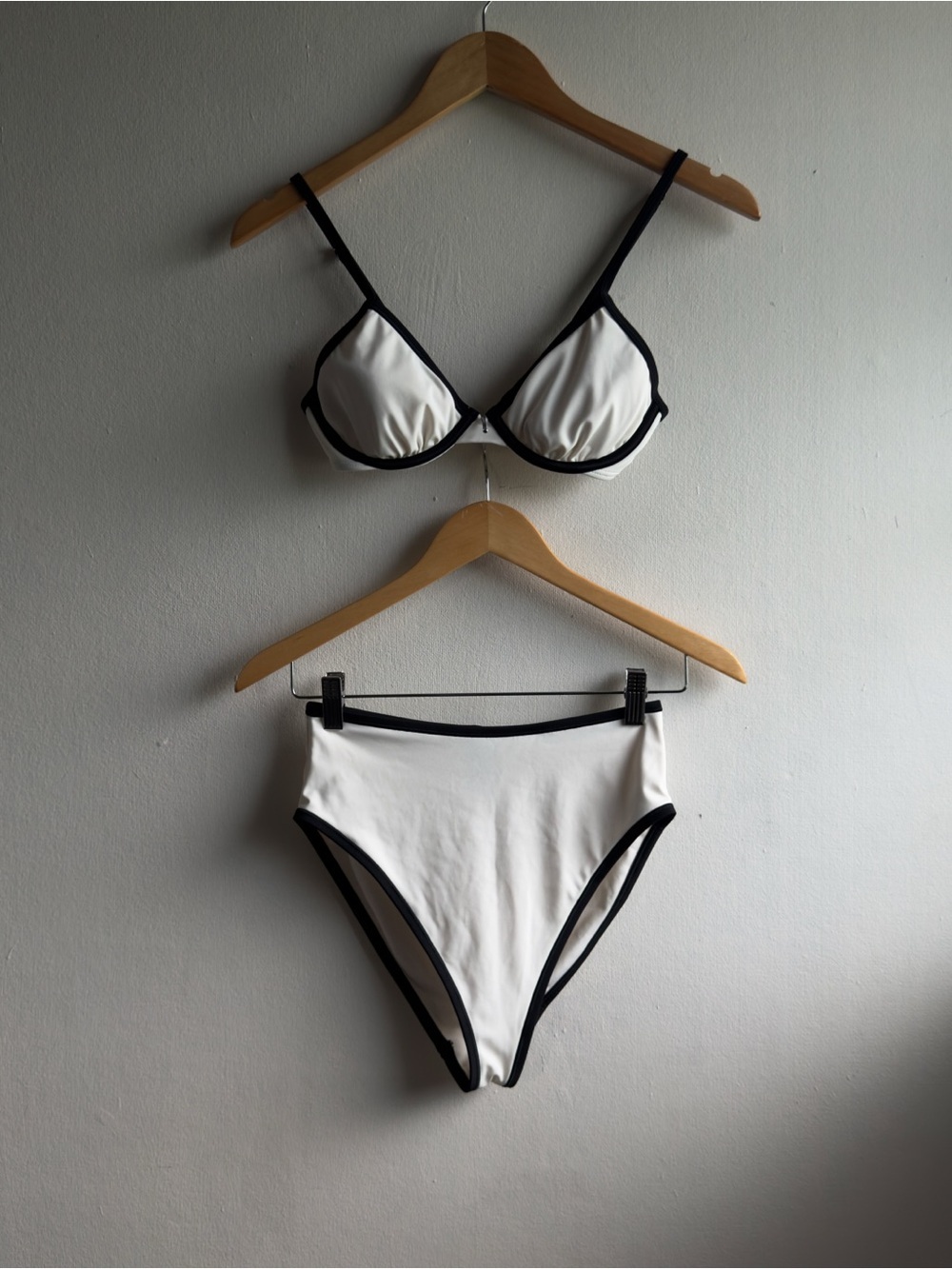 Shade & Shore Bikini Set 34B Small High Waist High Leg Underwire Cream Black